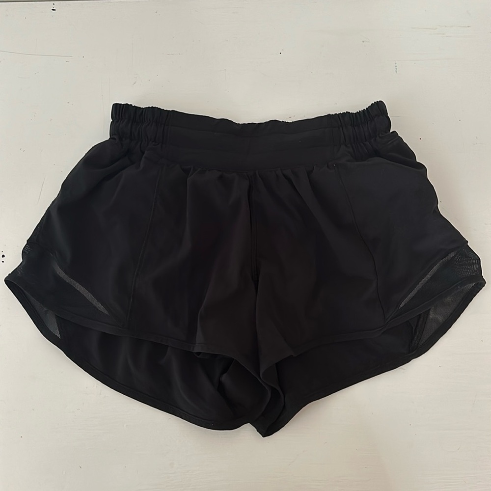 black lululemon shorts
